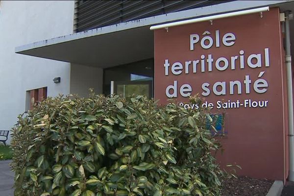 Un contrat local de santé a été signé mardi 24 avril entre l'ARS, les intercommunalités des Hautes-Terres et de Saint-Flour et des partenaires du domaine de la santé du Cantal. L’objectif est d’améliorer l'accès aux soins de proximité. 