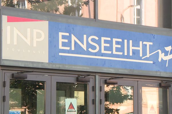 Des étudiants de l'ENSEEIHT ont publié un manifeste en faveur de la création d'une école Centrale à Toulouse, ce 28 mai 2024, alors que le projet est source de graves risques psychosociaux à l'INP, selon un rapport d'expertise rendu le 17 mai.