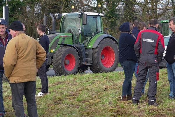 Une cinquantaine de tracteurs s'est présentée au point de ralliement de Béthune.