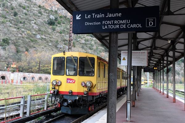 Le Train jaune est certes une attraction touristique, mais il assure aussi quotidiennement la liaison entre Conflent et zone montagneuse du Capcir.