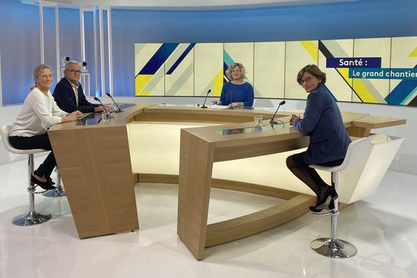 Agnès Firmin Le Bodo, ministre déléguée auprès de ministre de la Santé en charge des territoires et des professions de santé, Dr Stéphane Pertuet, médecin généraliste et président de la fédération des médecins de France de Normandie,Nathalie Mahiu, présidente de l’Entente JALMALV Normandie de Rouen