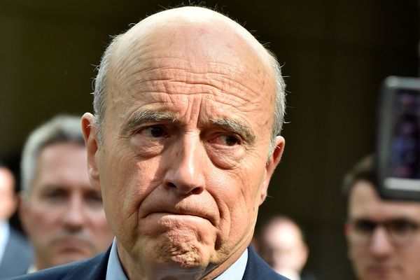 Le maire de Bordeaux Alain Juppé a répondu lundi 26 février aux "propos d'une vulgarité extrême" de Laurent Wauquiez sur sa gestion des finances locales, affirmant qu'il n'avait "pas de leçons à recevoir".