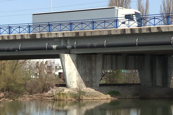 Le pont de Ludwigsburg voit passer 1600 poids lourds d'ordinaire au quotidien.