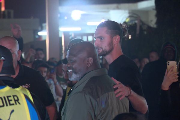 L'international français et nouvel olympien, Adrien Rabiot, a été acclamé par près de 500 personnes à l'aéroport Marseille-Provence ce lundi 16 septembre.