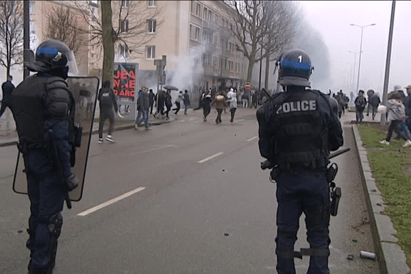 Affrontements entre manifestants et forces de l'ordre quai Cavelier de la Salle  à Rouen le mercredi 22 février 2017 