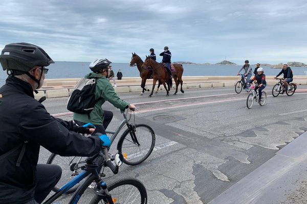 La Corniche Kennedy est entièrement réservée ce dimanche aux promeneurs et aux cyclistes