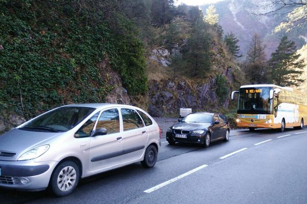 Plusieurs kilomètres de bouchons se sont formés ce samedi matin dans la vallée de la Tinée