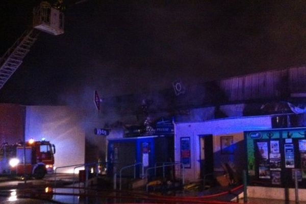 Saint-Estève (Pyrénées-Orientales) - Une dizaine de commerces ont été détruits dans l'incendie du centre commercial - le lundi 3 février 2014.