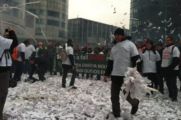 Des salariés de Stora Enso à Paris ce jeudi matin.