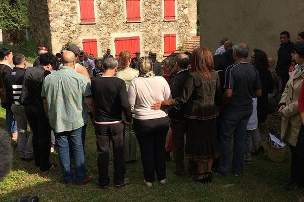 L'image forte de cette cérémonie : quand les Harkis de l'Ariège tournent le dos aux représentants de l'Etat lors de l'inauguration d'une stèle au hameau de Ginabat à Montoulieu en Ariège.