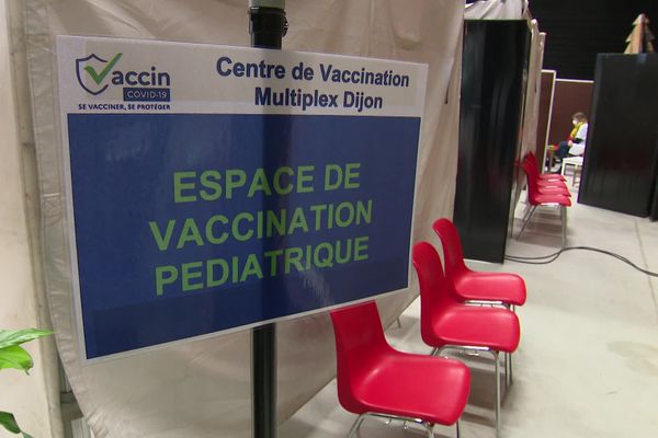 Un espace spécifique est dédié à la vaccination des 5 -11 ans au centre de Vaccination Multiplex de Dijon