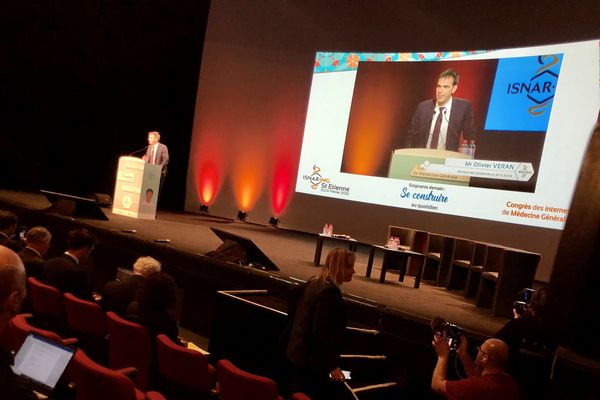 Allocution du ministre de la Santé, Olivier Véran, lors du congrès des internes de médecine générale, Saint-Etienne le 21 février 2020