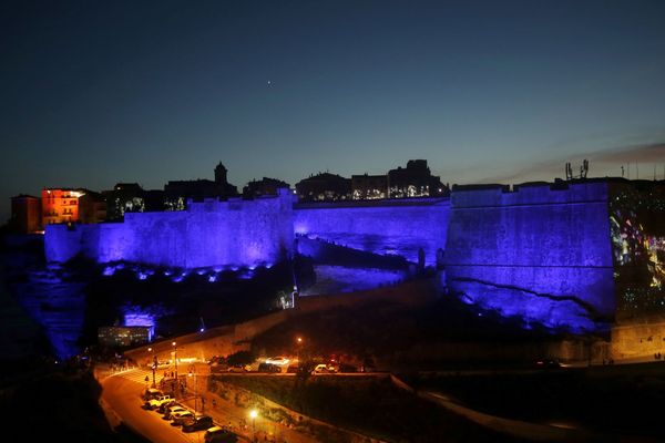 Le festival des lumières de Bonifacio (Corse du Sud) illumine la vieille ville pendant trois nuits. 