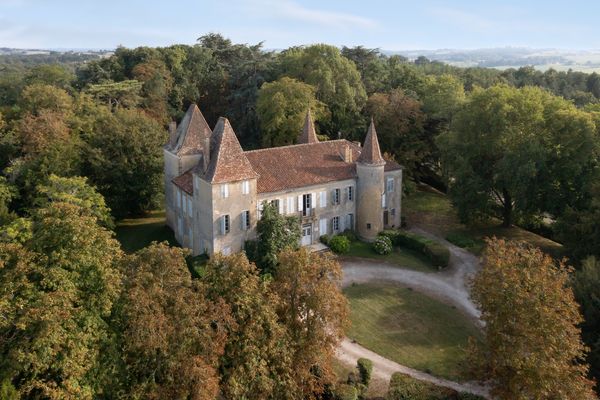 Le château de Castelmore est le lieu de naissance de Charles de Batz de Castelmore, dit D'Artagnan.