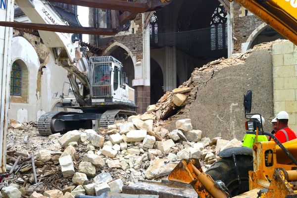 L'église et les pelleteuse ce matin