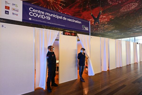 Le 15 avril 2021, le centre de vaccination avait ouvert à l'Hôtel de Ville de Montpellier. 