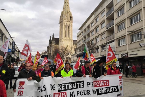 Archives /départ de la manifestation place Saint Pierre à Caen 