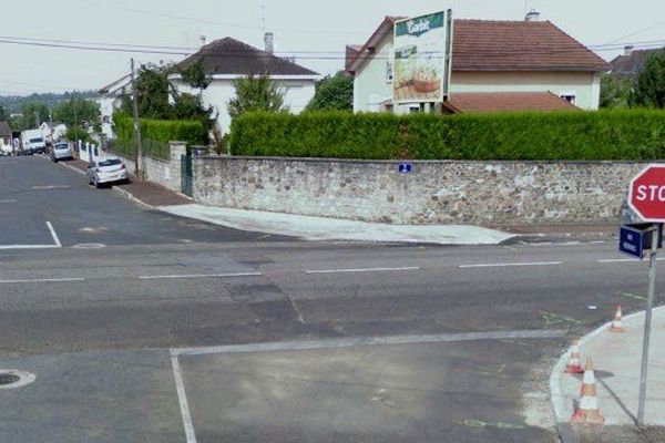 


Le stop rue de Bellac à Limoges où s'est déroulé l'accident

