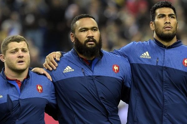 Le Rochelais Uini Atonio (au milieu) sera très certainement sélectionné dans le groupe des bleus pour le Tournoi des 6 nations.