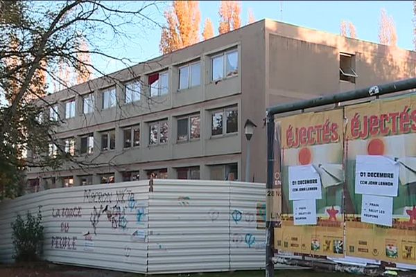 Fin août le tribunal administratif a débouté la région Nouvelle-Aquitaine, propriétaire des lieux, de sa demande d'expulsion des migrants.