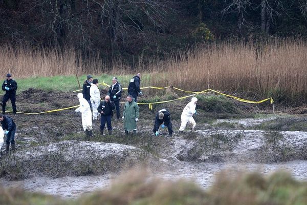 Les enquêteurs ont trouvé de nouveaux restes humains et des objets volés dans la maison d'Orvault dans le parc de 32 hectares entourant la ferme d'Hubert Caouissin.