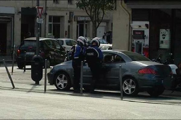 Un taxi manifeste contre UberPop, le 10 février 2015 à Bordeaux (Gironde)