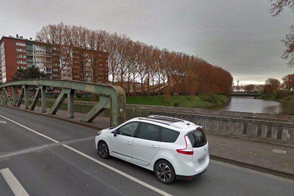 L'homme s'est jeté du haut du pont Carnot, à côté des Glacis à Dunkerque. 