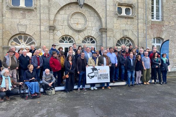 Alan Stivell, parrain de la Cité de la musique bretonne à Bégard 22