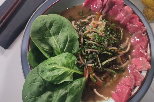 Amandine et Justine Piluso prépareront une délicieuse soupe miso avec des shiitakés cultivés localement par Marie et les légumes de Franck.