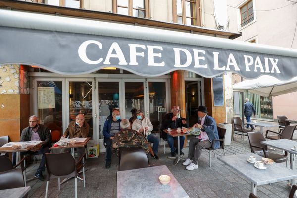 Réouverture des bars en terrasse à Montbéliard le 19 mai 2021.