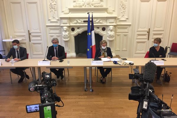 Conférence de presse le 16 octobre 2020 à la Préfecture, en présence de Michèle Kirry, préfète et Nathalie Appéré, maire de Rennes