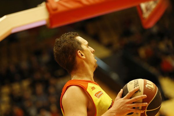 La JAVCM s'est inclinée face à Poitiers (88-84) au terme d'un match riche en suspense. 