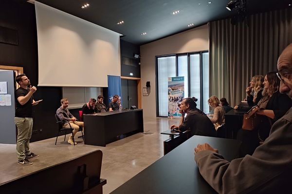 Ce lundi 3 octobre, pendant plus d'une heure de conférence, étudiants et professionnels des industries créatives ont échangé au campus cannois Georges Méliès.