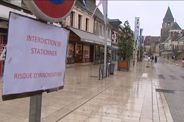 Le centre-ville d'Aubigny-sur-Nère (Cher) a été épargné par les inondations grâce à une décrue de la Nère de 40 cm dans la nuit du 31 mai au 1er juin 2016. 