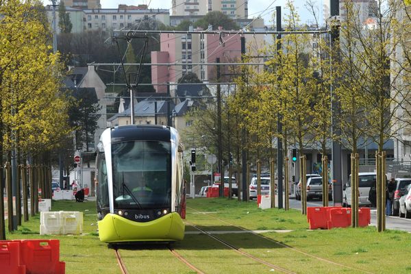 Le tramway circule à nouveau dans le quartier de Pontanézen