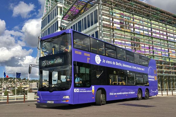 Rouen le 21 septembre 2018 : présentation du bus à étage 