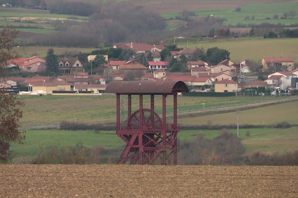 Au départ de Brassac-les-Mines, dans le Puy-de-Dôme, le sentier des Gueules Noires aux Bateliers permet de découvrir le pays minier.