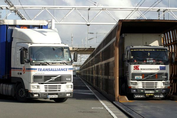 11 migrants ont été découverts dans un camion frigorifique sur le site d'Eurotunnel