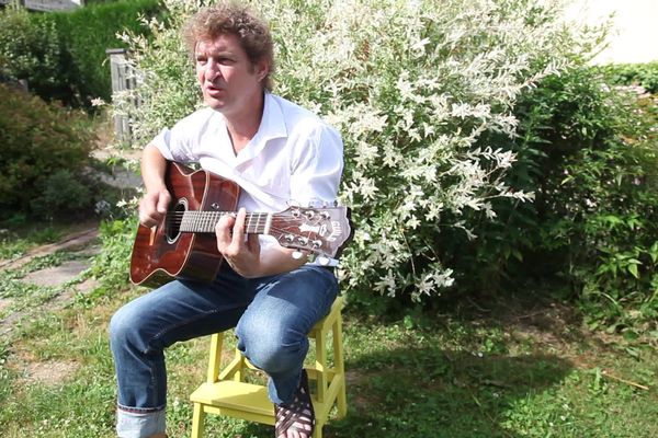 Le chanteur Boule sera sur scène pour le festival "un soir au jardin" à l'Orangerie du jardin des plantes de Rouen du 25 juillet au 2 août 