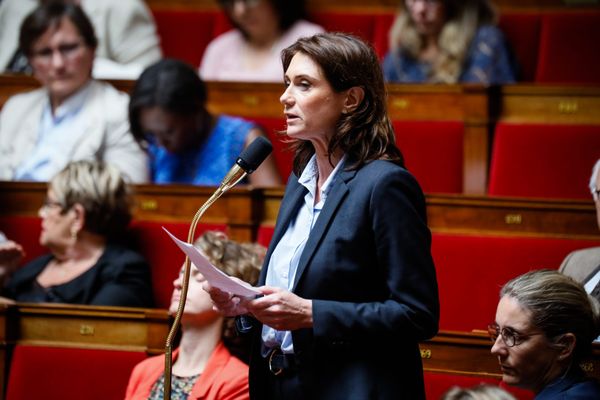 "La démission des responsables publics doit nous interroger," tonne la députée de Loire-Atlantique Sandrine Josso dans une tribune du Monde ce 3 août.