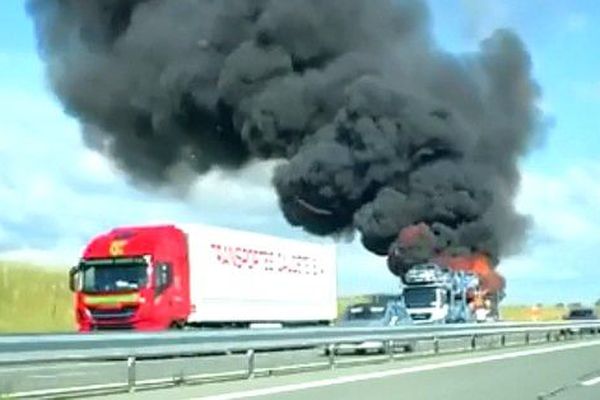 Camion en feu sur l'A83 le 7 juin 2018