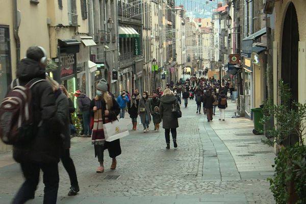 Dans le Puy-de-Dôme, les commerces seront autorisés à ouvrir le dernier dimanche des soldes.