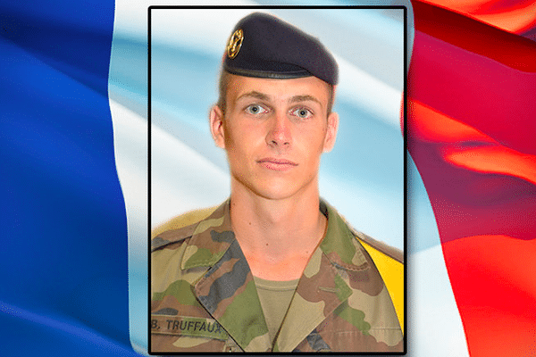 Baptiste Truffaux, originaire d'Angers, soldat de 1re classe du 21e régiment d’infanterie de marine (21eRIMA) de Fréjus, est décédé par un tir accidentel au camp de de la force Barkhane à Gao au Mali