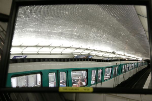 Deux personnes ont été victimes de brûlures à l'acide dans le métro parisien.