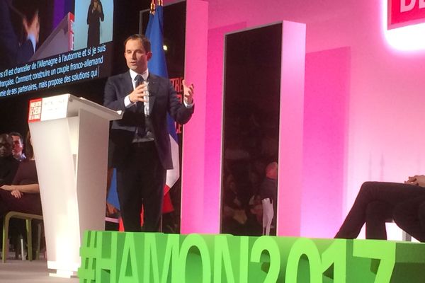 Benoit Hamon lors de son meeting au Havre le 10 mars 2017.