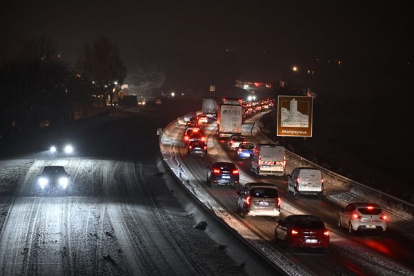 Mercredi 10 janvier, entre 400 et 500 véhicules étaient bloqués sur l'A75 dans le Puy-de-Dôme.