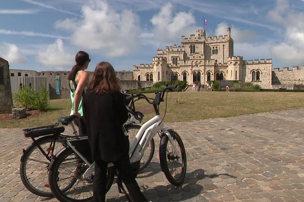 Visiter les paysages pas-de-calaisiens en sillonnant la Vélomaritime, d'Équihen à Hardelot.