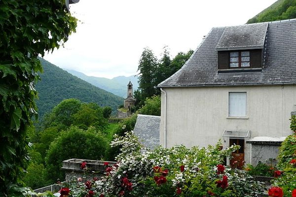 Le village de Cazaril-Laspenes, près de Bagnère-de-Luchon en Haute-Garonne