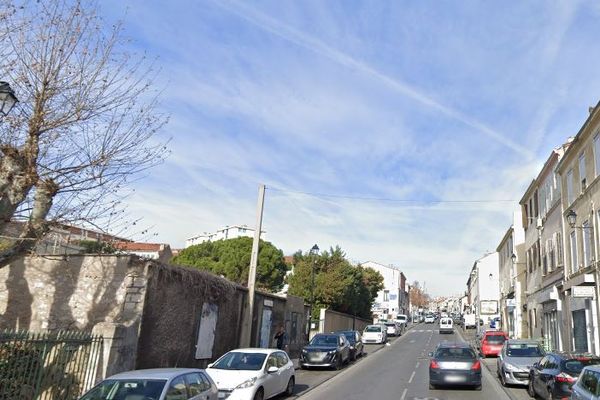 L'accident s'est produit dans la nuit de vendredi à samedi vers une heure du matin sur l'avenue de Saint-Louis à Marseille.