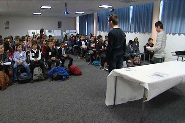 Les élèves du collège Saint-Exupéry à Perpignan se sont livrés à un jeu de rôle pour refaire la COP21 à leur façon. 